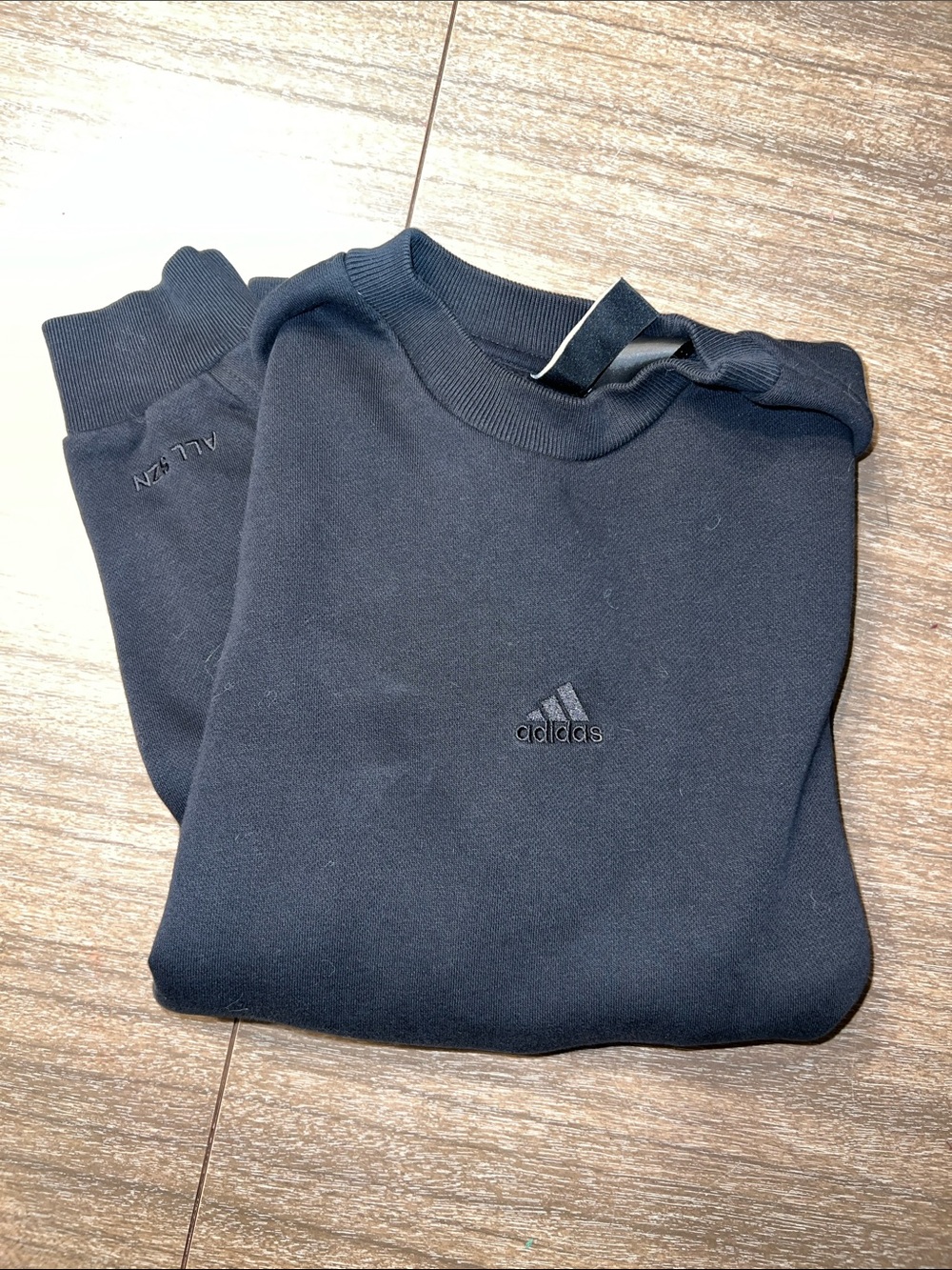 ✨ NWOT Women’s Adidas Black Crewneck Sweatshirt with Small Logo